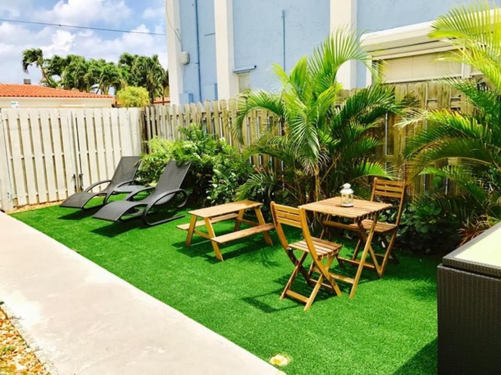 Hollywood Beachfront House Exterior photo