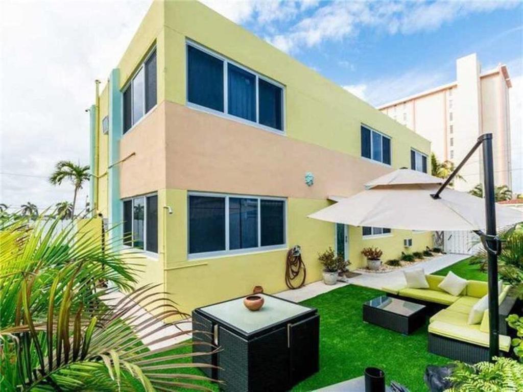 Hollywood Beachfront House Exterior photo